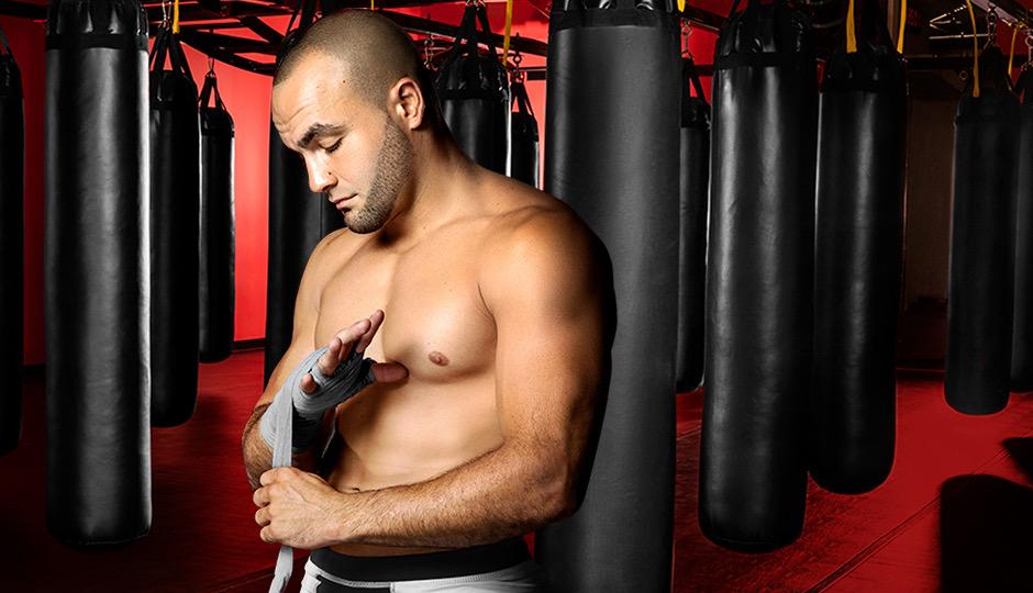 Eddie Alvarez wraps his hands