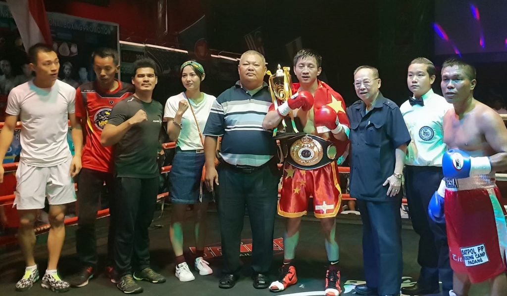 Brico promoted Chinese welterweight Zheng Li, promoter Naris Singwancha and boxing team, including trainer former Champion Drian Francisco