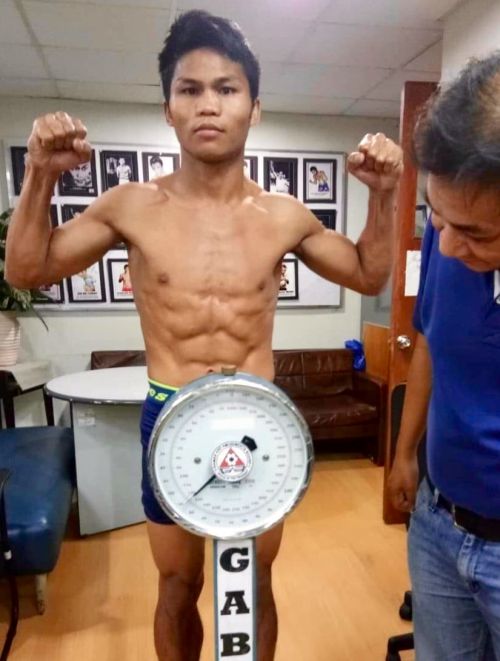 jelbirt gomera's scales-in at 124 lbs in WBC 7-day pre weigh-in