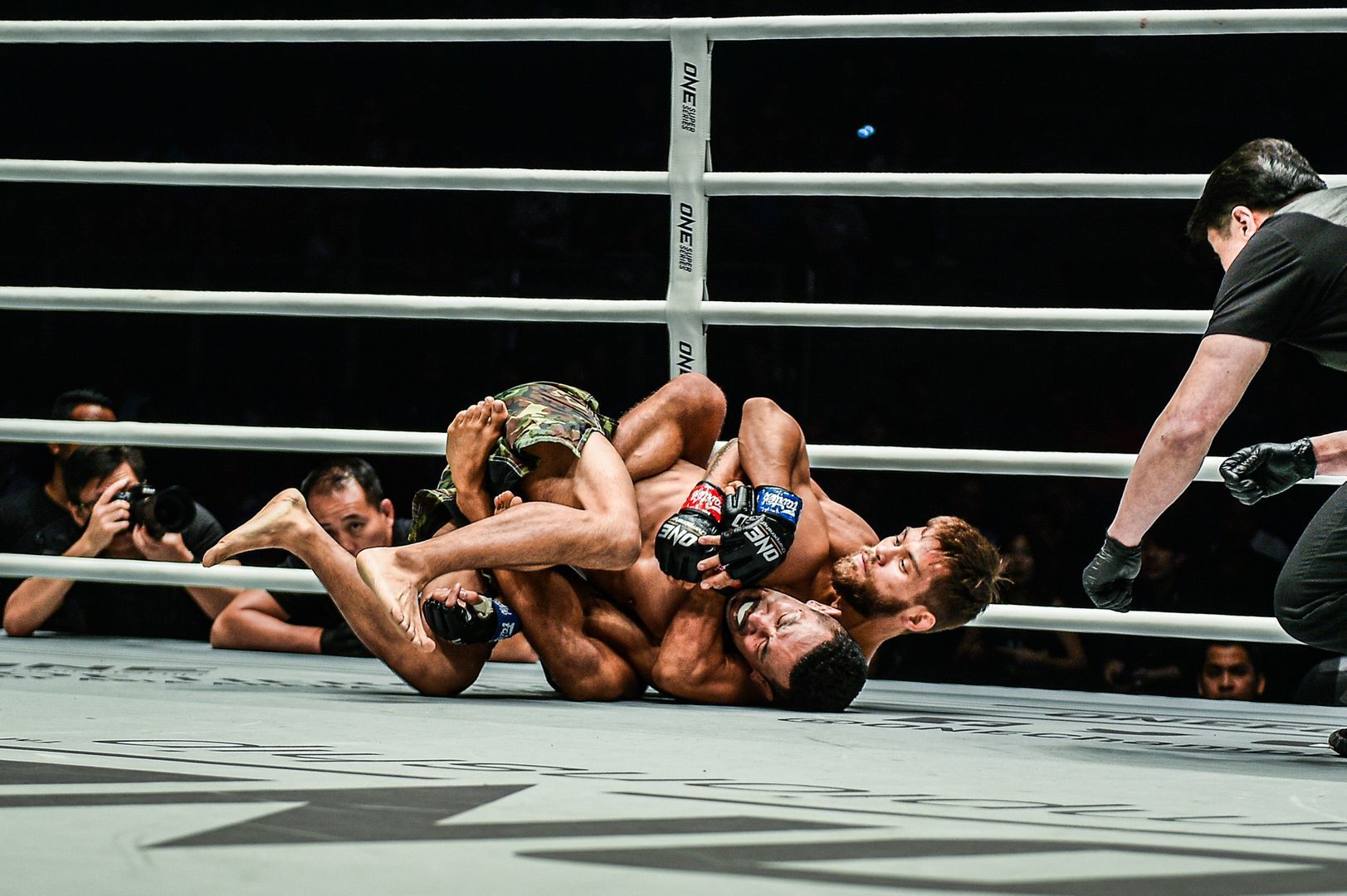 ALeksi Toivonen submits Akihiro Fujisawa at ONE: MASTERS OF DESTINY