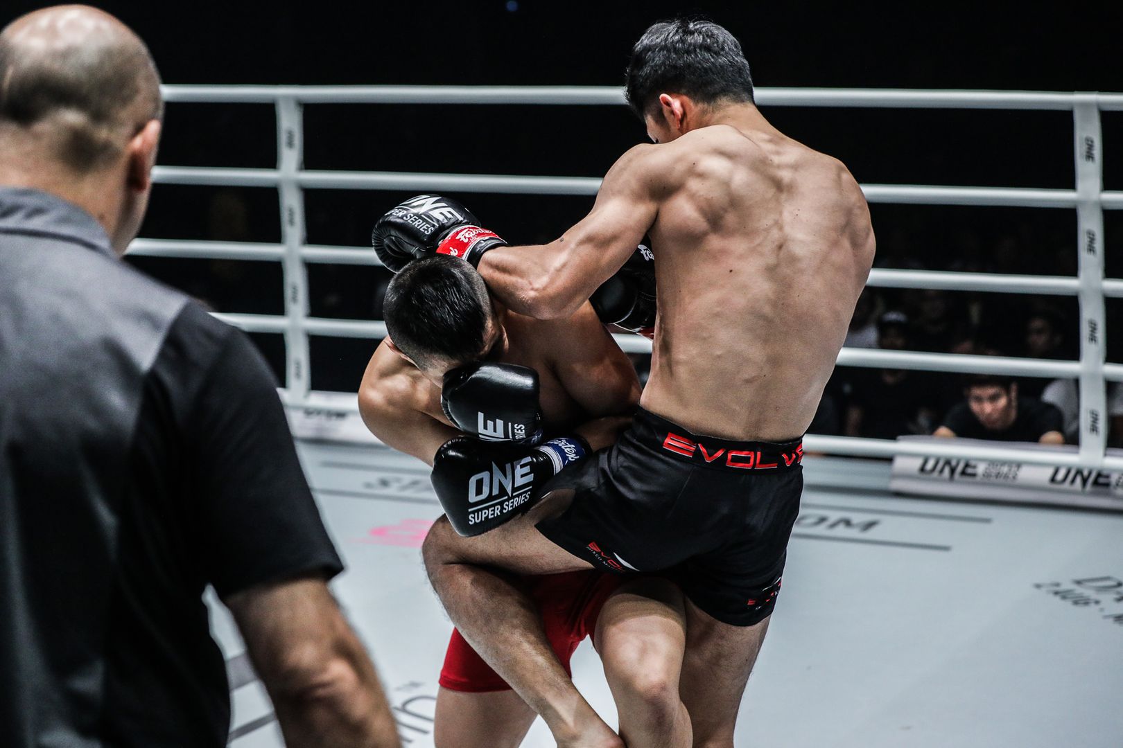 Hiroki Akimoto defeats Kenny Tse at ONE: MASTERS OF DESTINY