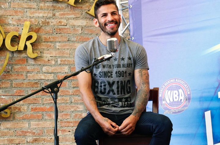 Linares talked to his fans at the WBA Convention