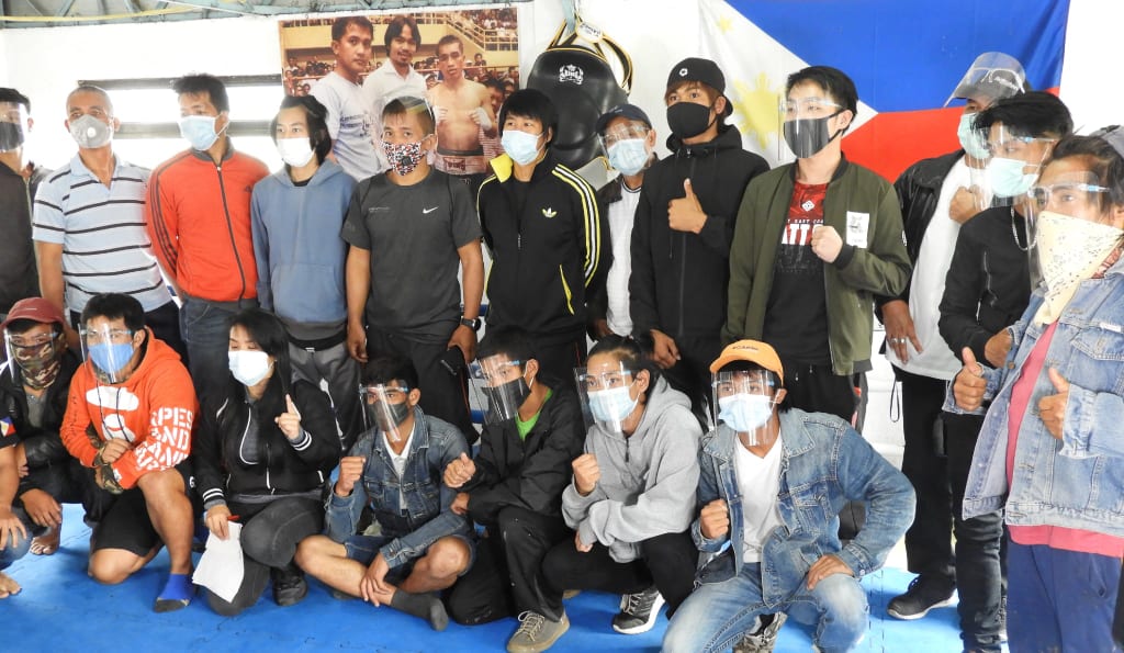 Naris Singwangcha Foundation donates rice, groceries, eggs to boxers and trainers