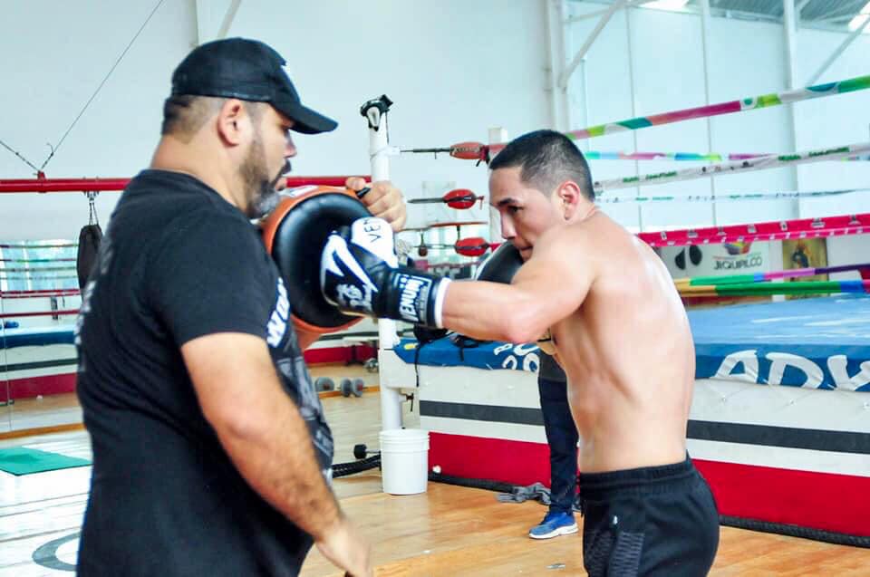 Estrada Intensifies Training for Defense Against Cuadras Oct 23 in Ciudad de México