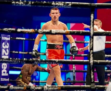 Liam Williams Knocks Out Robinson in 1 in London