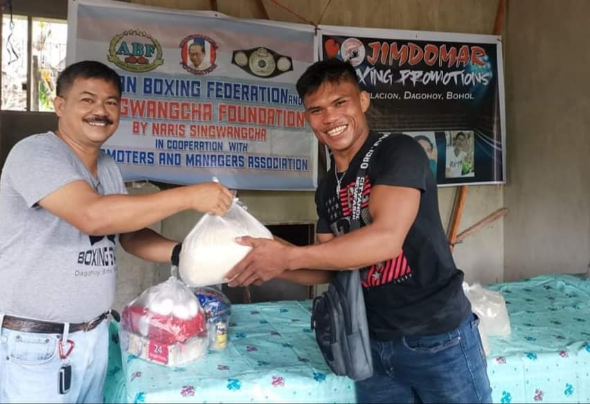 Singwangcha Foundation and Filipino Champ Heads Distribution of Goods to Boholanos