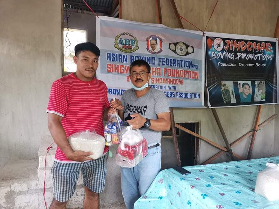 Singwangcha Foundation and Filipino Champ Heads Distribution of Goods to Boholanos