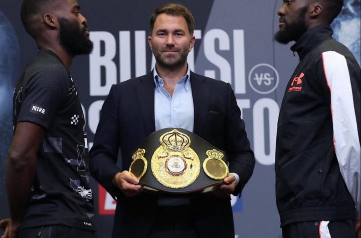 Buatsi and Dos Santos showed their weapons at press conference