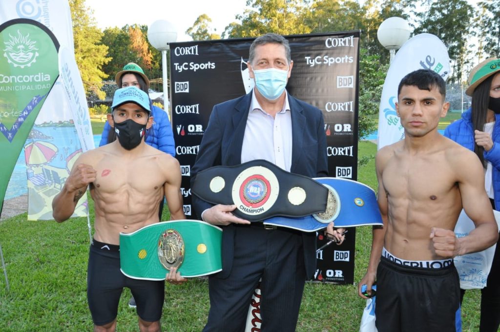 Musculito Blanc and Demonio Zarate for the mini flyweight FEDELATIN in Argentina