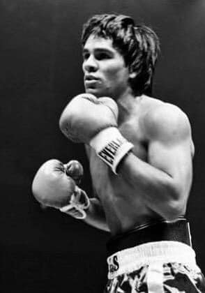 In a day like today, 47 years ago, Lightweight world champion “Hands of Stone” Roberto Duran stooped Japanese challenger Masataka Takayama and retain title.