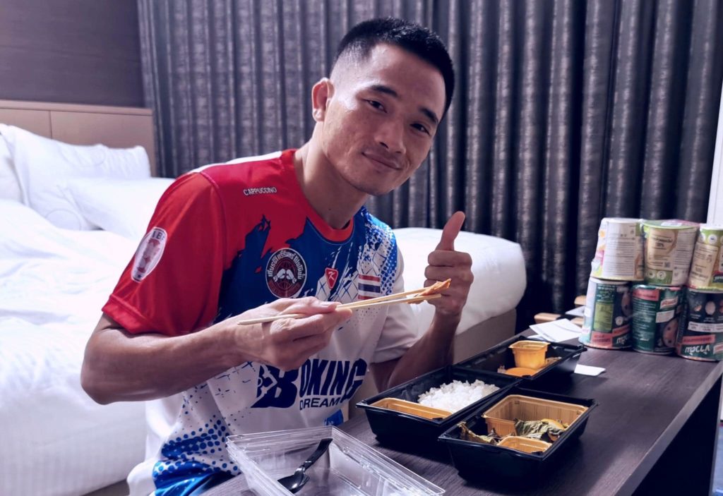 Thai 118-lbs challenger Aran Dipaen Eating Good in Japan Ahead of Tough Naoya Inoue Fight