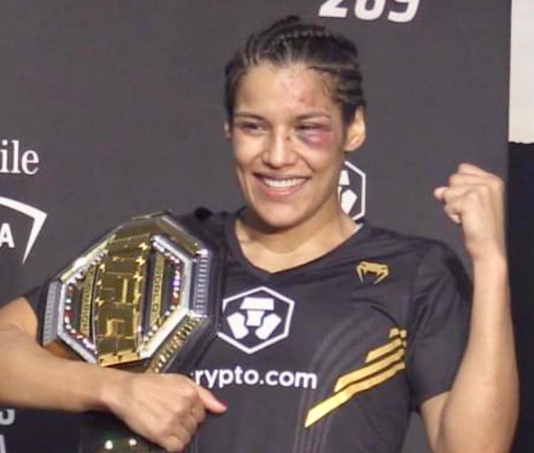 UFC269 Venezuelan Julianna Peña Submits Brazilian Amanda Nunes, Becomes the new UFC World Champion