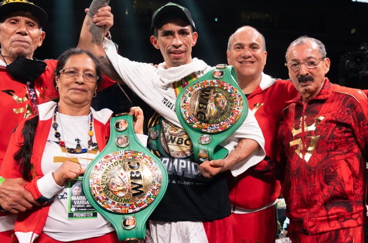 Regal Rey wins the WBC featherweight title